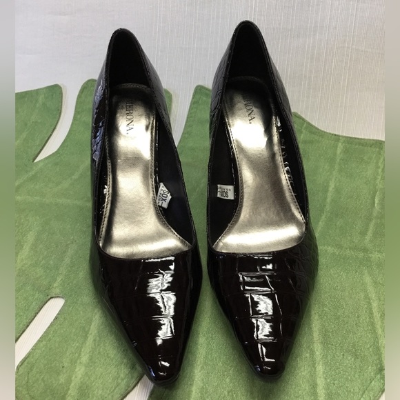 Merona Shoes - Merona Dark Brown Crocodile Design Heels